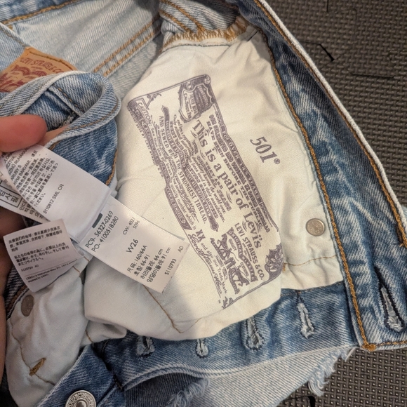 Levi's 501 Denim Cut Off Shorts - Picture 3 of 3